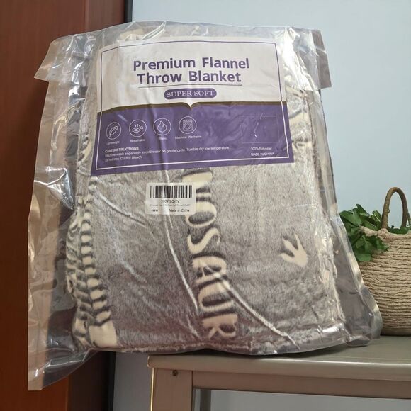 Gray Blanket Flannel 50"x60" Soft Cozy Throw for Kids - Picture 11 of 16